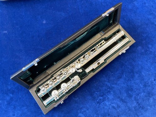 Pre owned azumi - flute, z1
